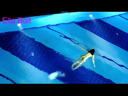 ❤️ Saya tidak boleh berhenti menonton, berambut perang muda ditangkap berenang bogel di kolam peranginan ELLA BOLT ️ Lucah pada ms.hentai-id.ru ️❤